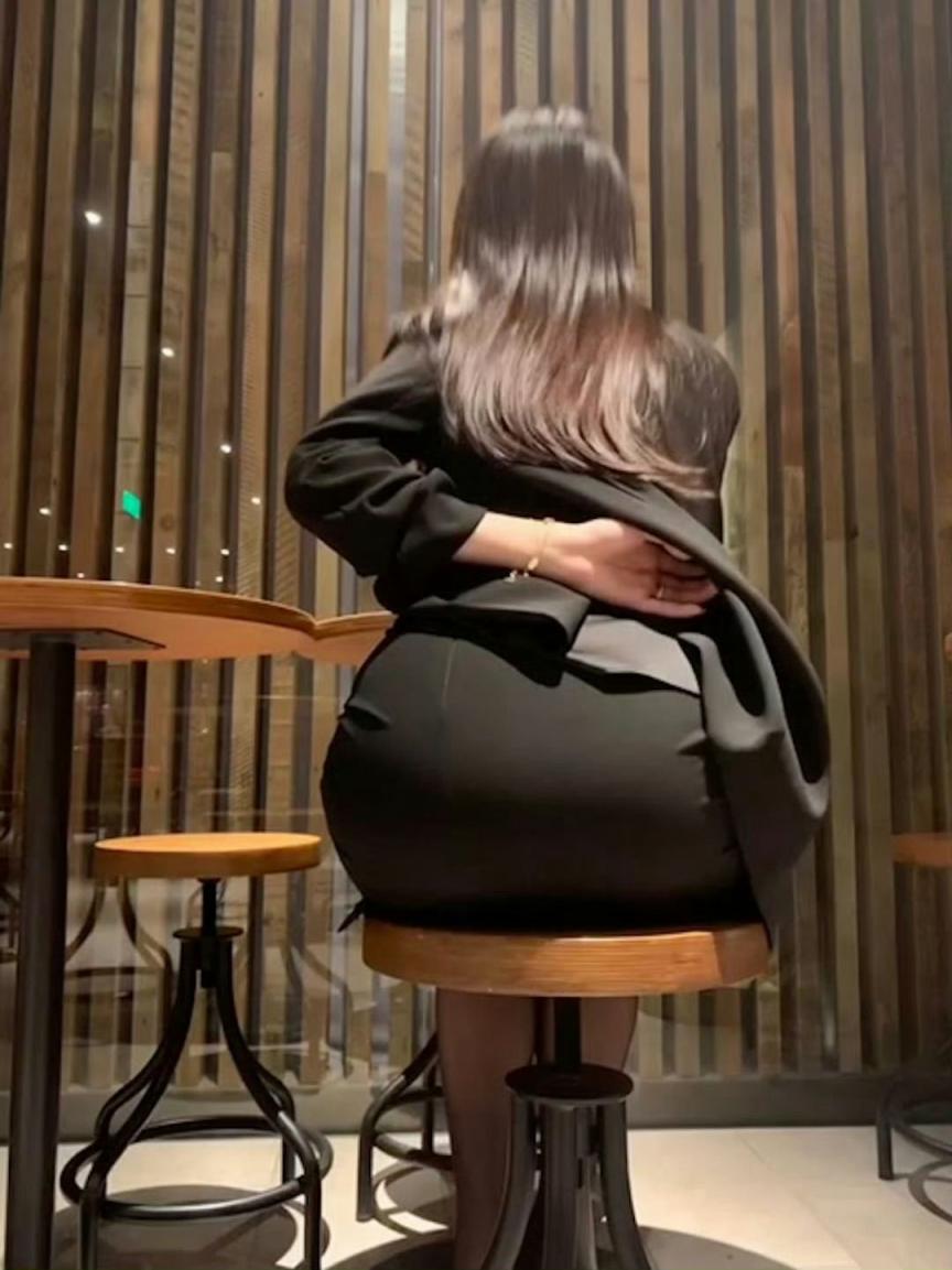 丝袜高跟儿小蛮腰，直戳男人的心窝