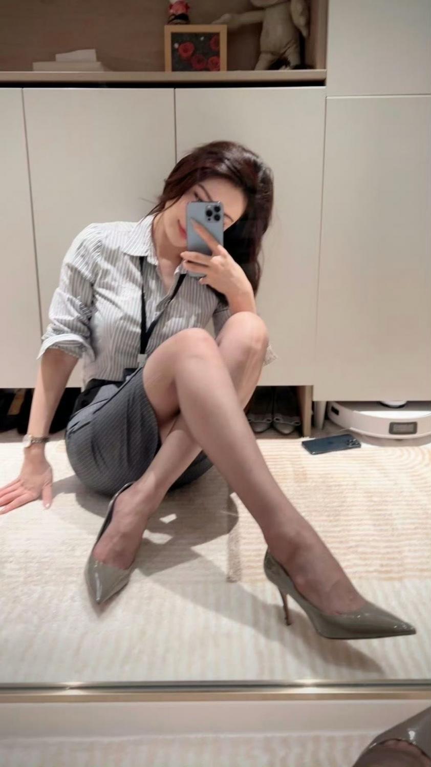 丝袜高跟儿小蛮腰，直戳男人的心窝