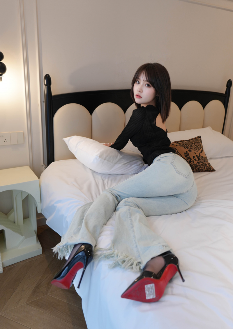 超清纯的牛仔裤里黑丝