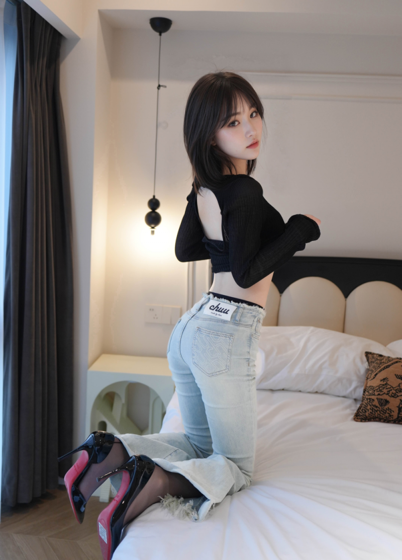 超清纯的牛仔裤里黑丝