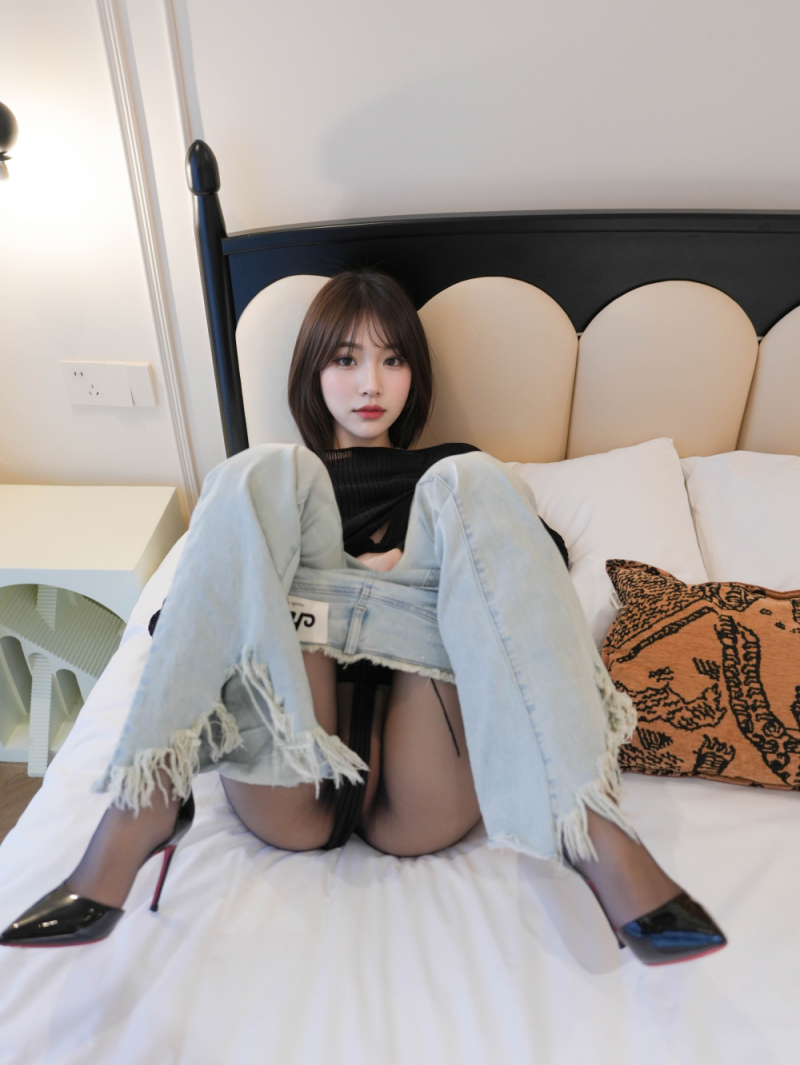 超清纯的牛仔裤里黑丝