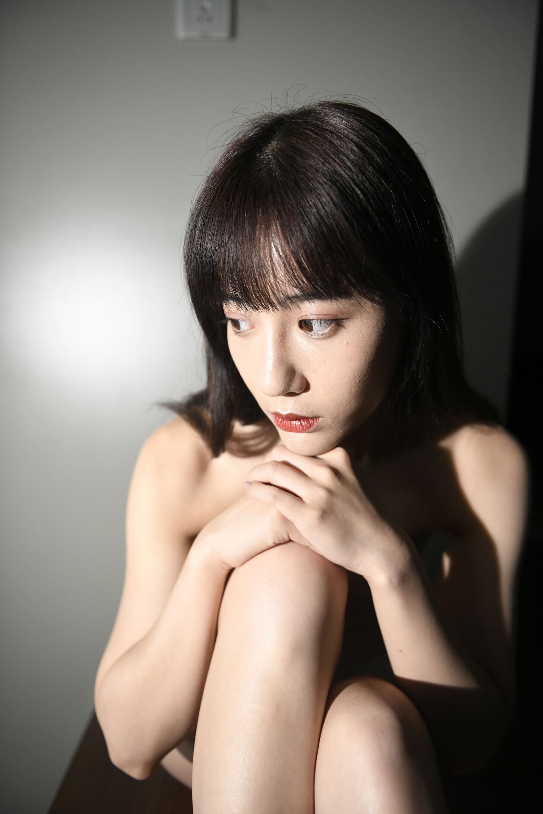 国模怜月大尺度人体私拍套图[20251031]