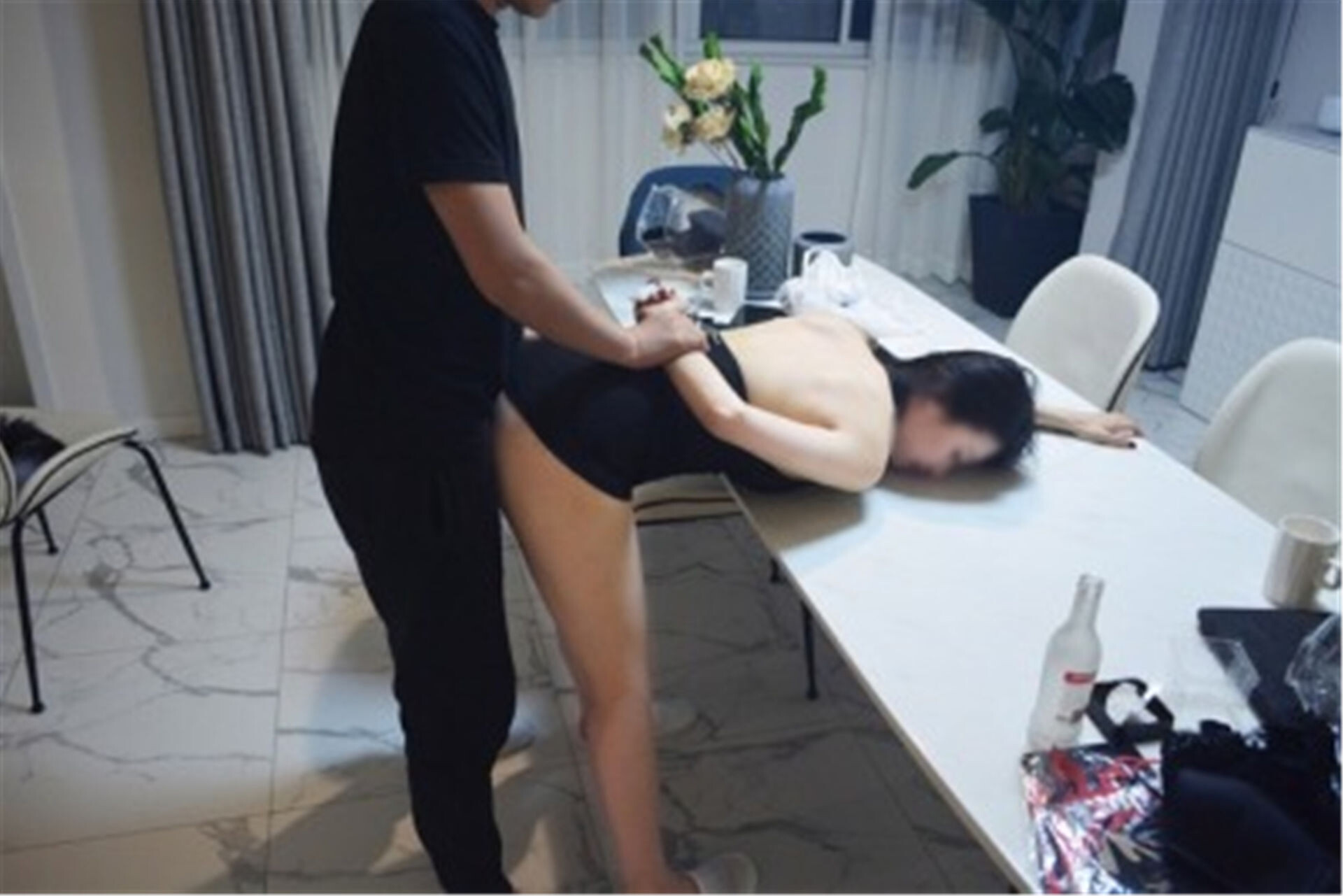 国模套图 极品网红pigeon