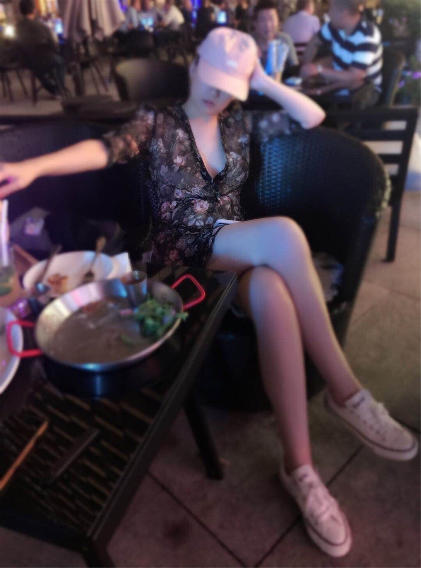 国模套图 极品网红pigeon