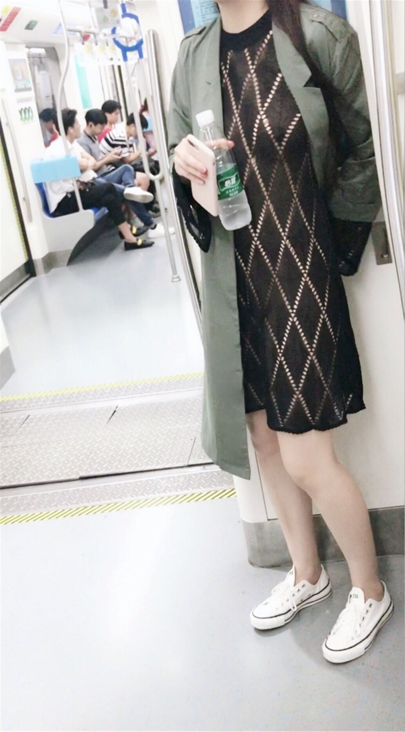 国模套图 极品网红pigeon