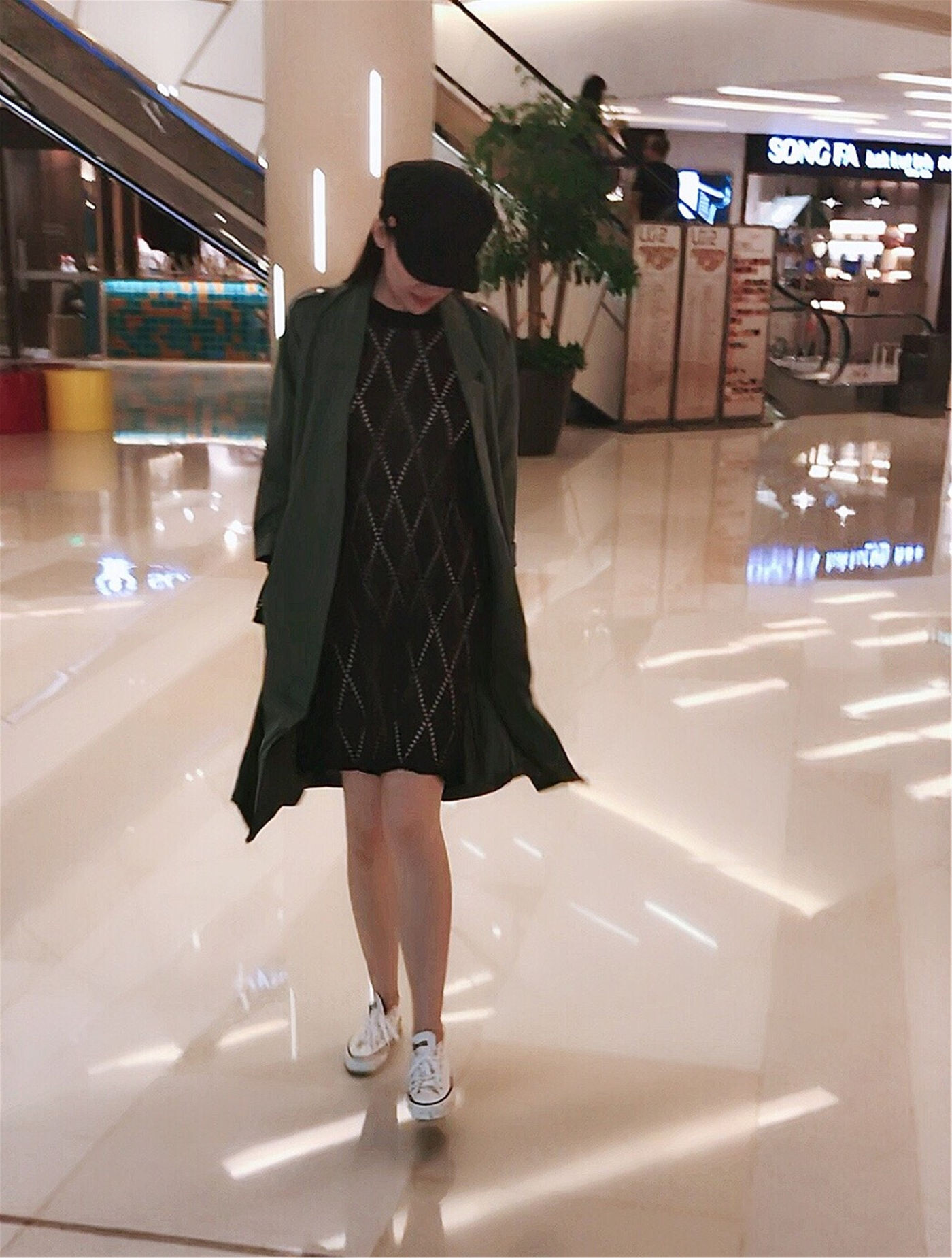 国模套图 极品网红pigeon