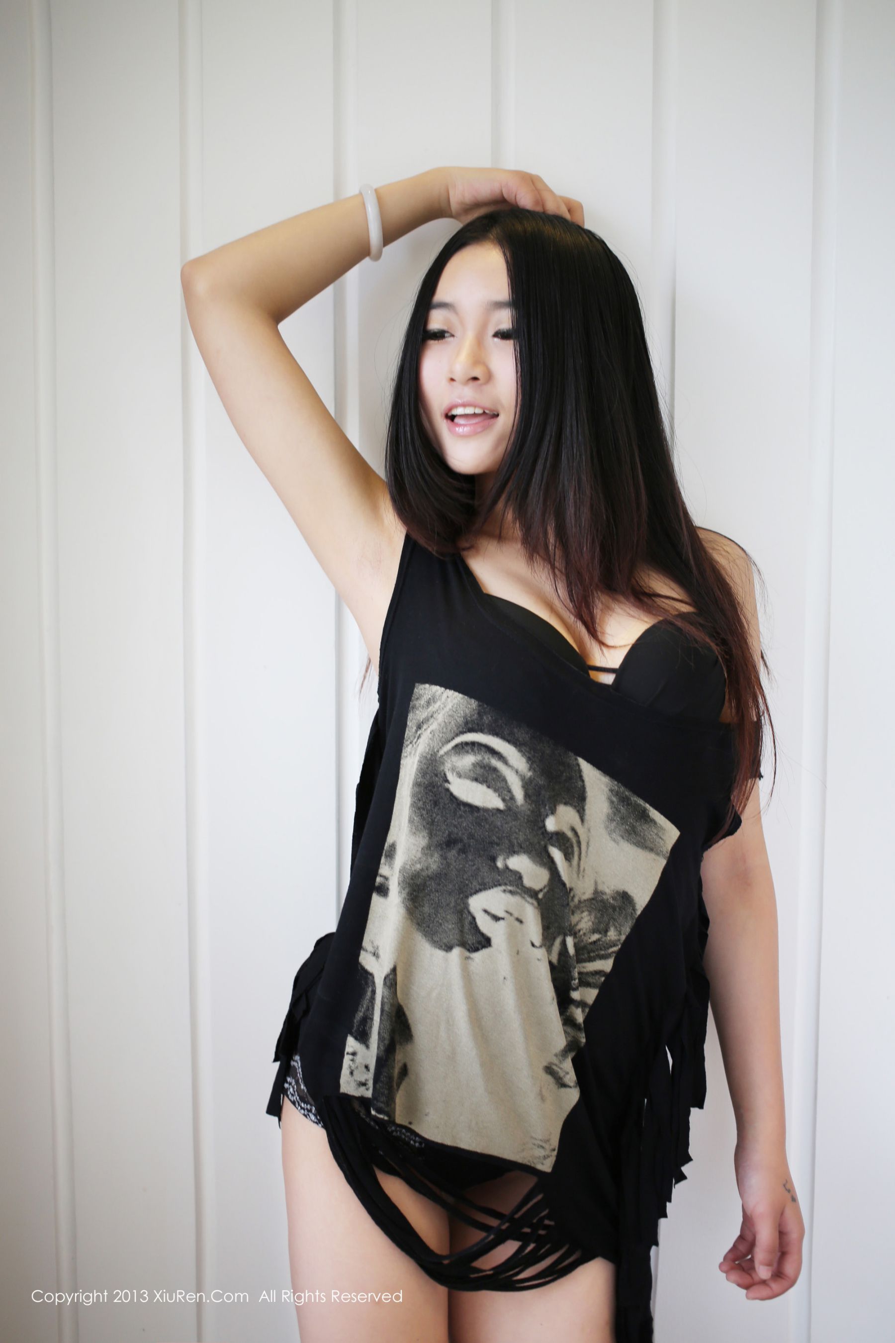 MOON嘉依白色内衣妩媚的小女生