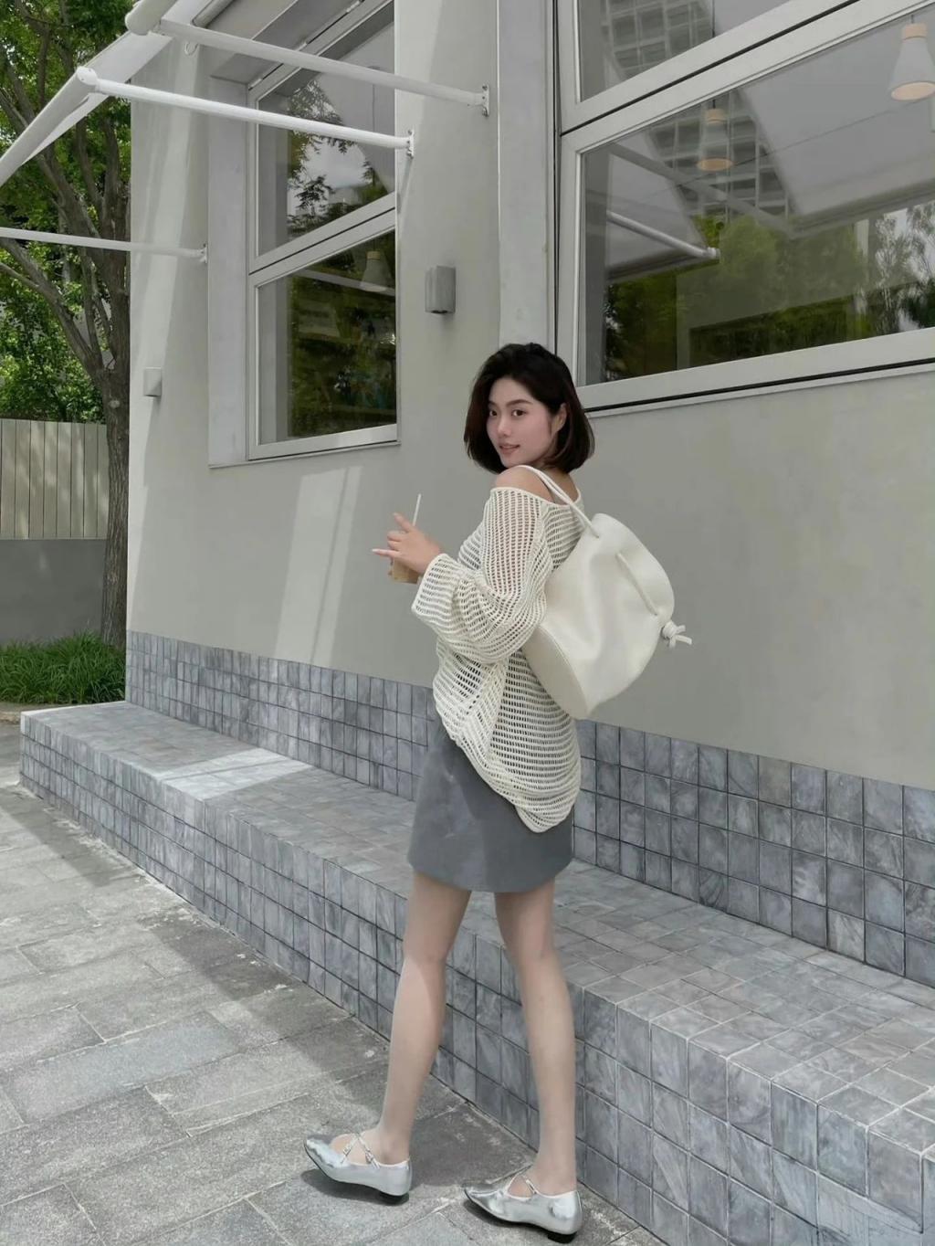 漂亮的小姐姐 2025112301