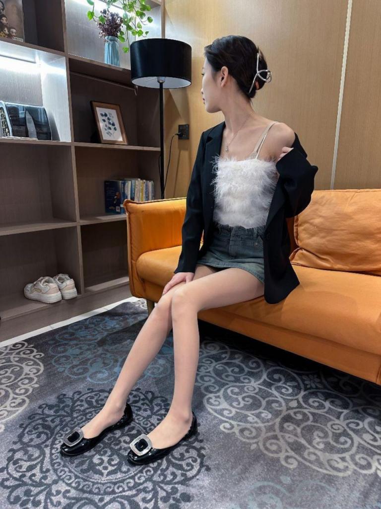 犹抱琵琶半遮面