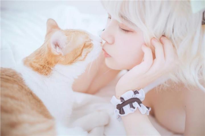 阿半今天很开心 - 奶牛比基尼