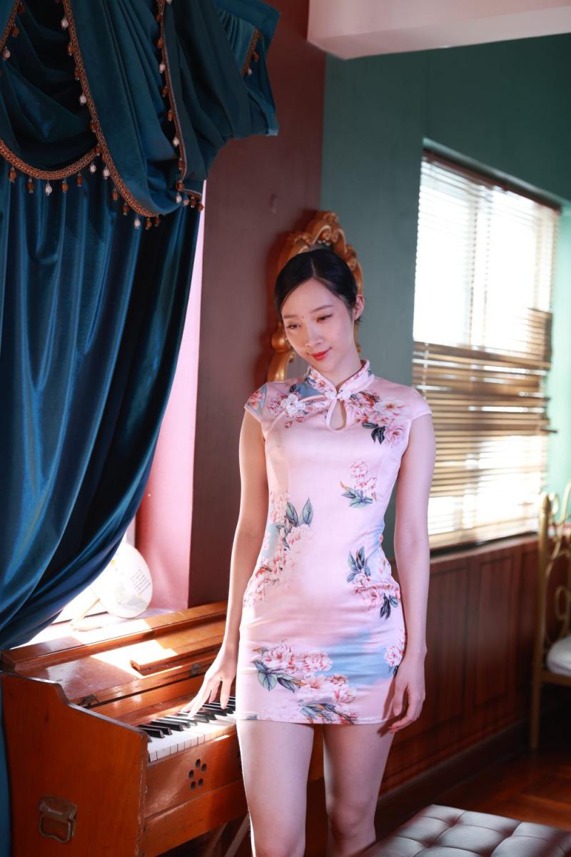 顶级诱人旗袍小姐姐