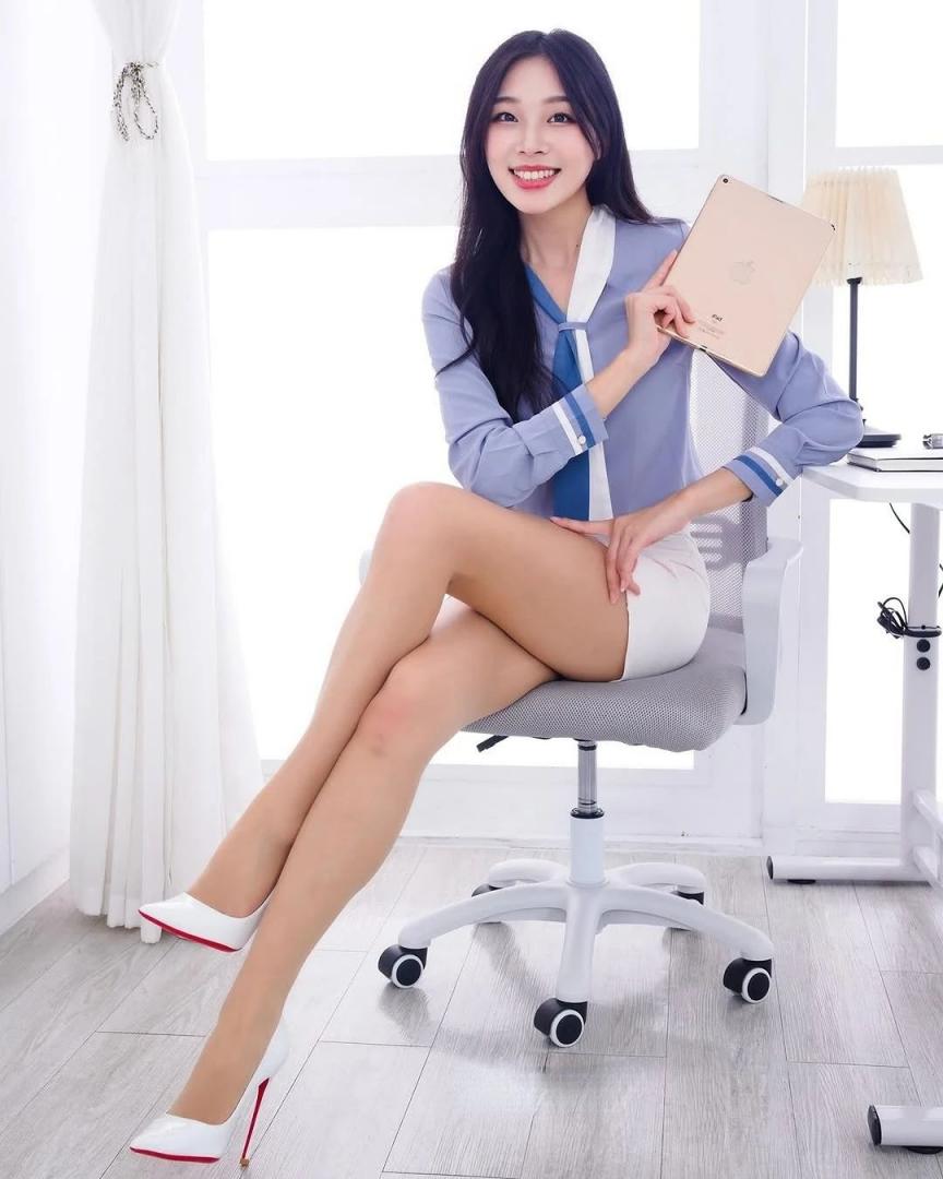 漂亮的小姐姐[20251201]