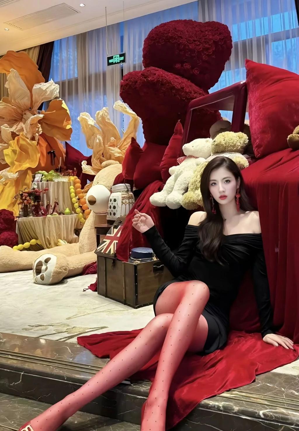 漂亮的小姐姐[20251201]