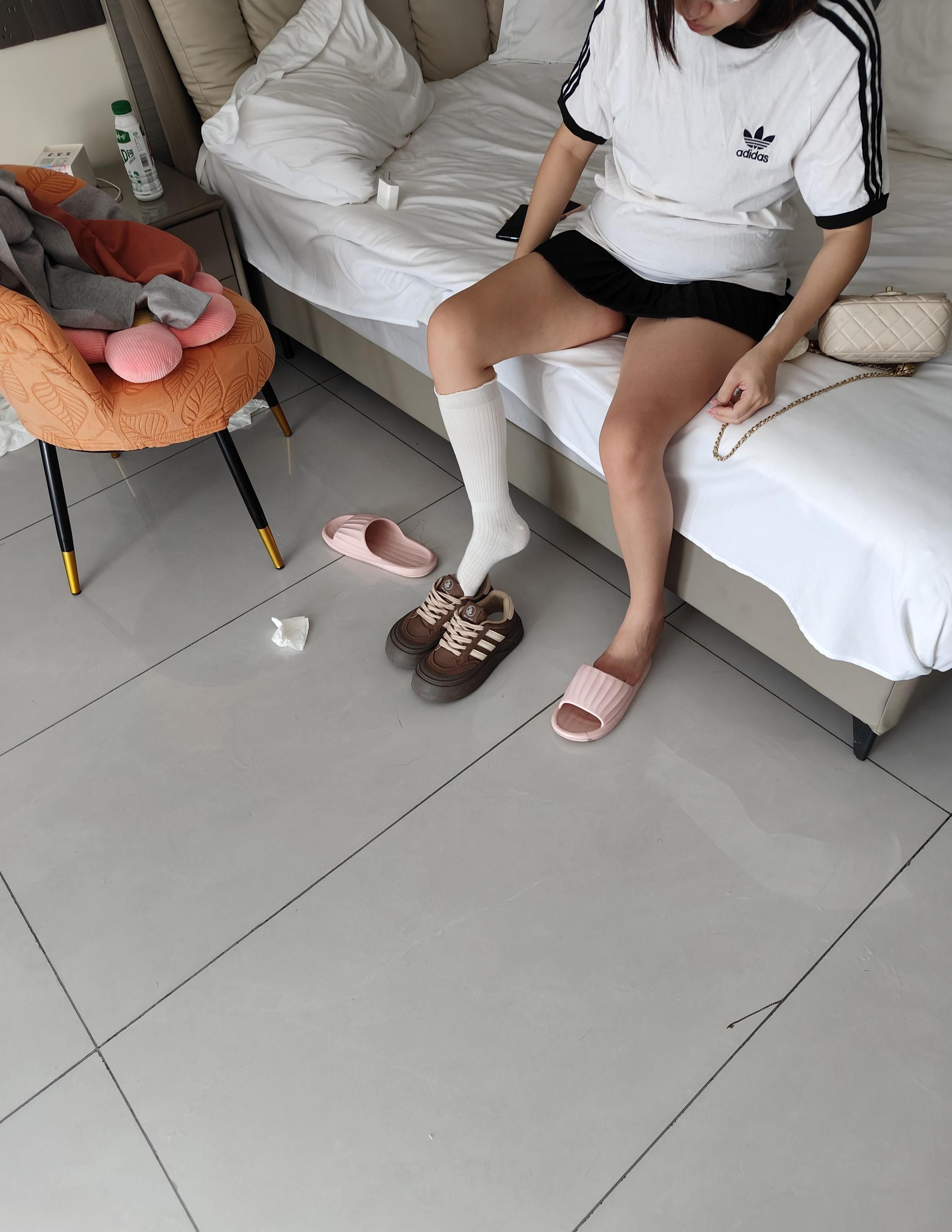 反差女大研究生和人妻教师