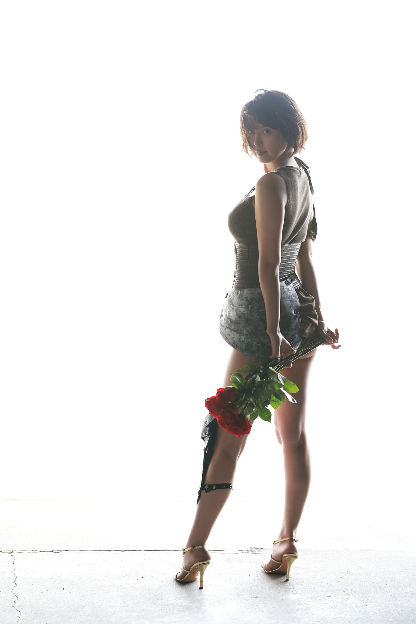 8位裸女裸集体出镜