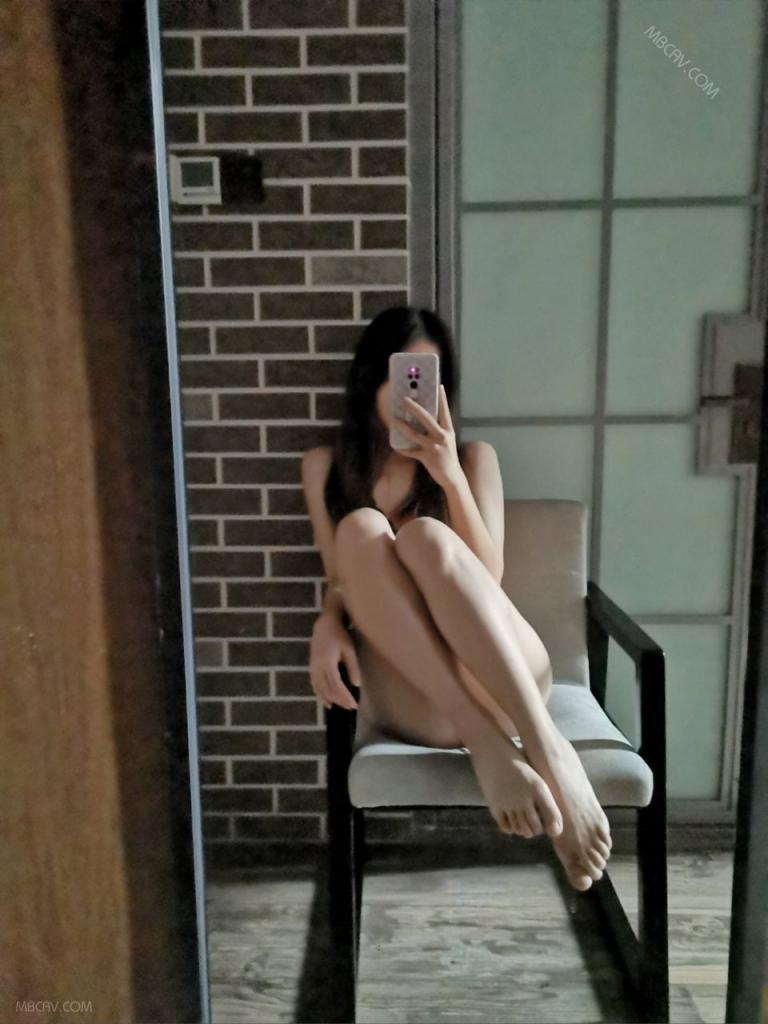 顶级大长腿颜值小红书美女博主不雅XXOO视图流出，口含大J8的样子很臊