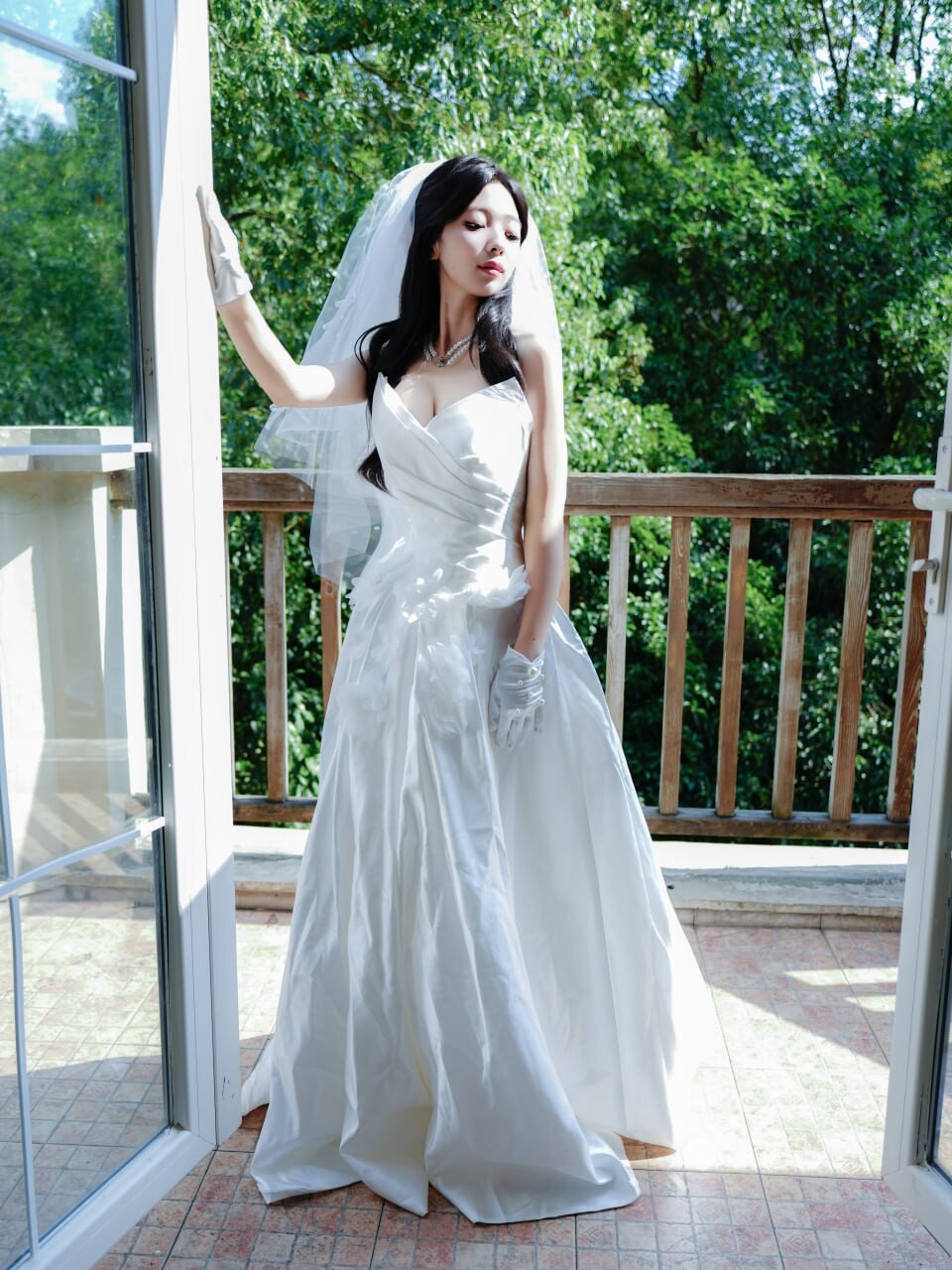 [婚纱写真]洁白婚纱 有漏奶子 朱朱上架婚纱套图 她穿上婚纱样子能不能满足你的幻想呢