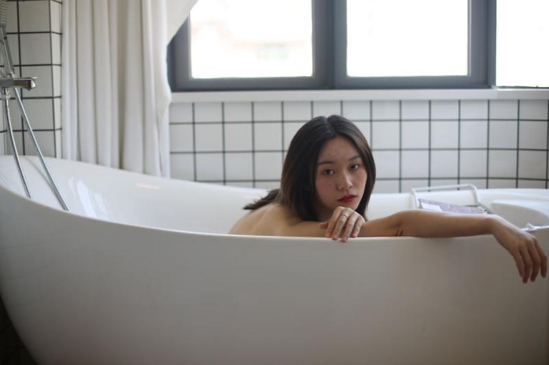 浴缸中的白嫩良家妹子