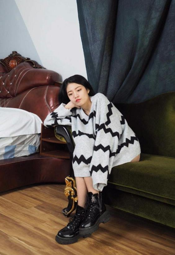 国模晨晨大尺度人体私拍套图