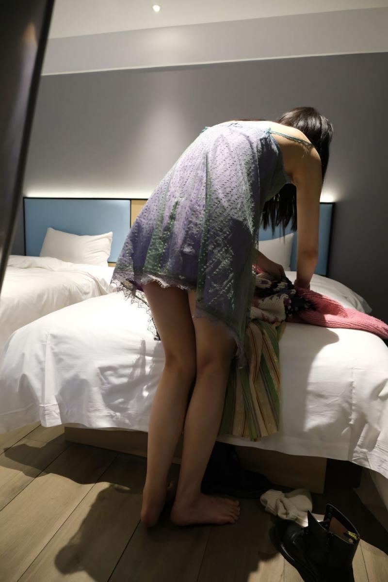 妹子挺享受的样子