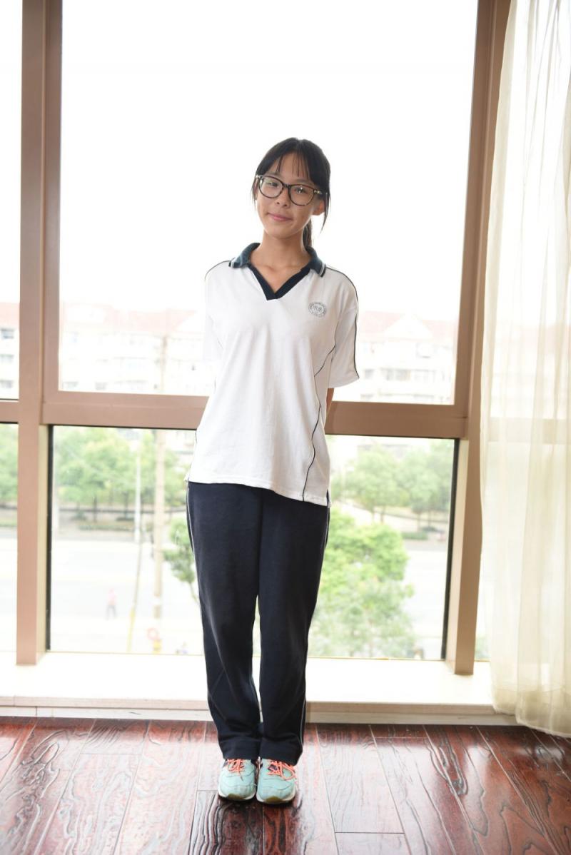 校服眼镜土妹子