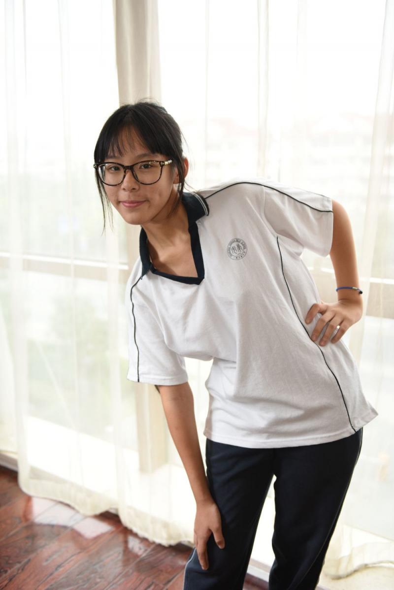 校服眼镜土妹子