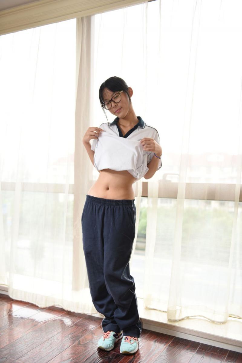 校服眼镜土妹子