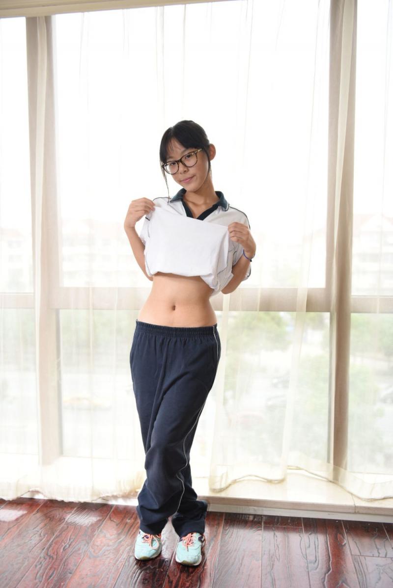 校服眼镜土妹子