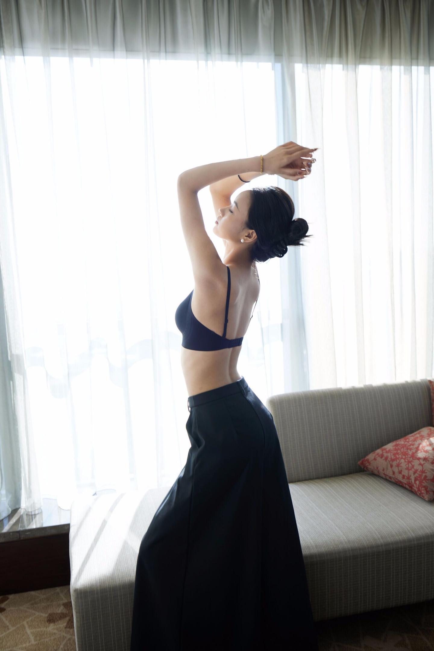 淘宝模特妮妮人体私拍套图