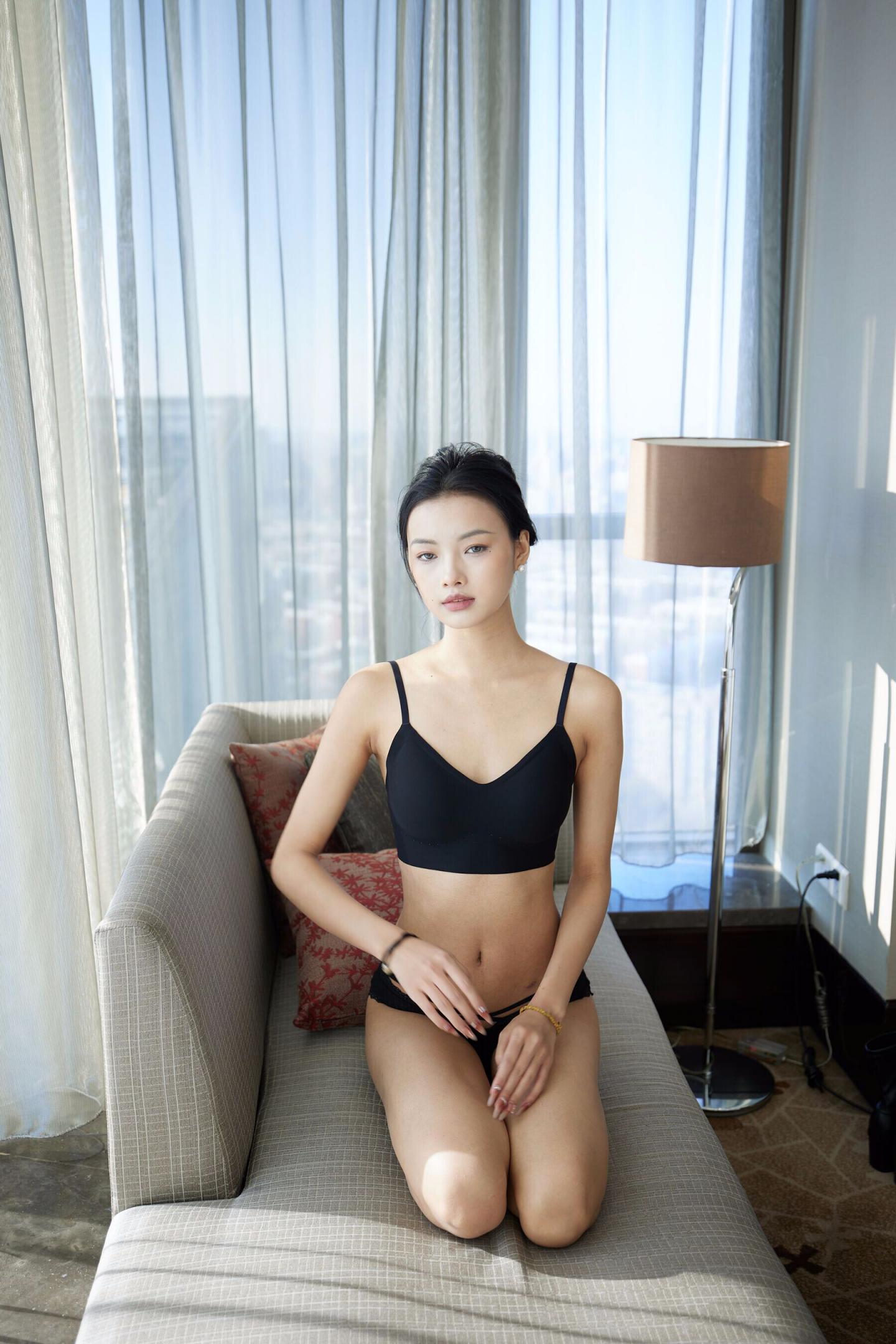 淘宝模特妮妮人体私拍套图