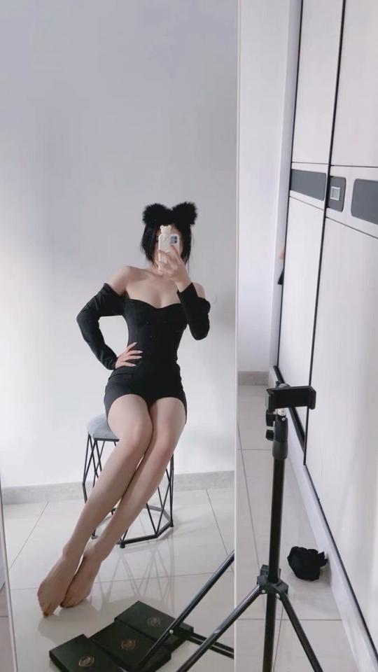 狗颠屁股 摇尾乞怜