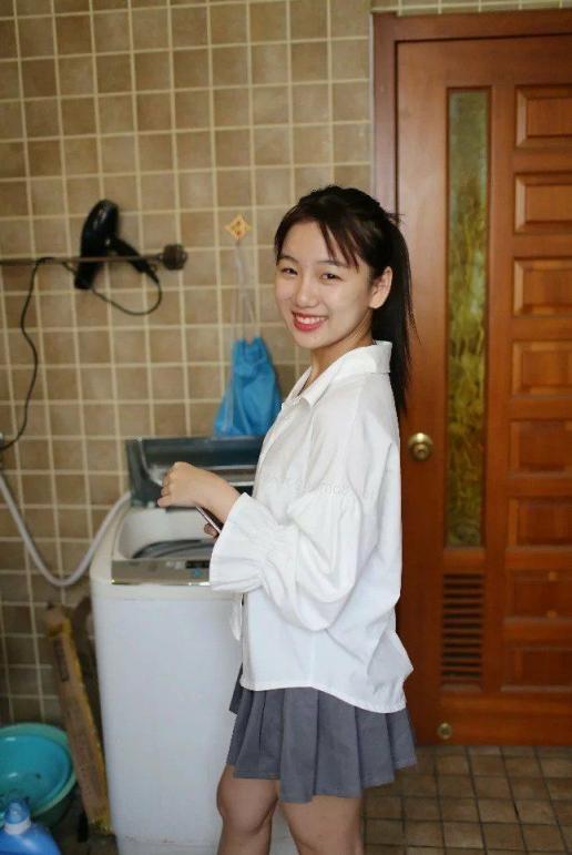 狗颠屁股 摇尾乞怜