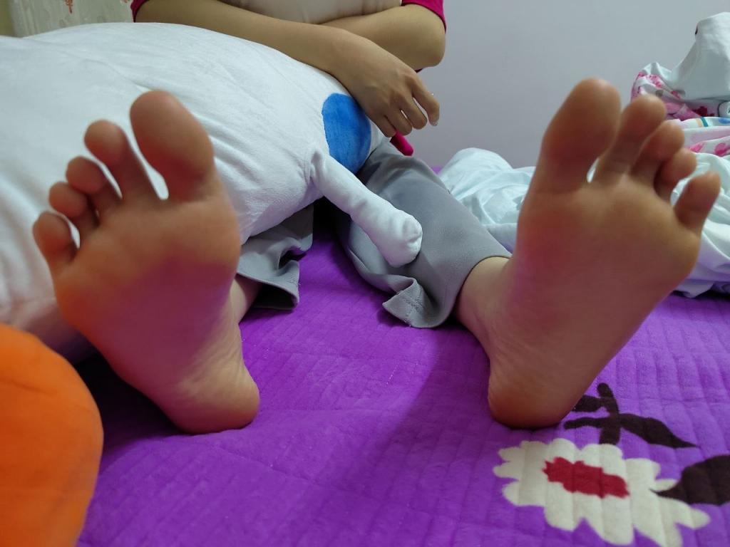 爱拍脚的小姐姐 足控福音