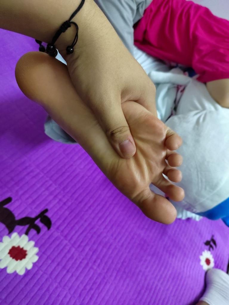 爱拍脚的小姐姐 足控福音