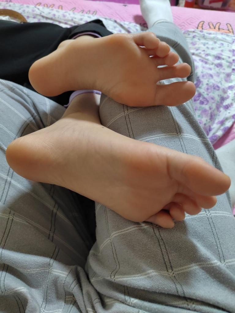 爱拍脚的小姐姐 足控福音