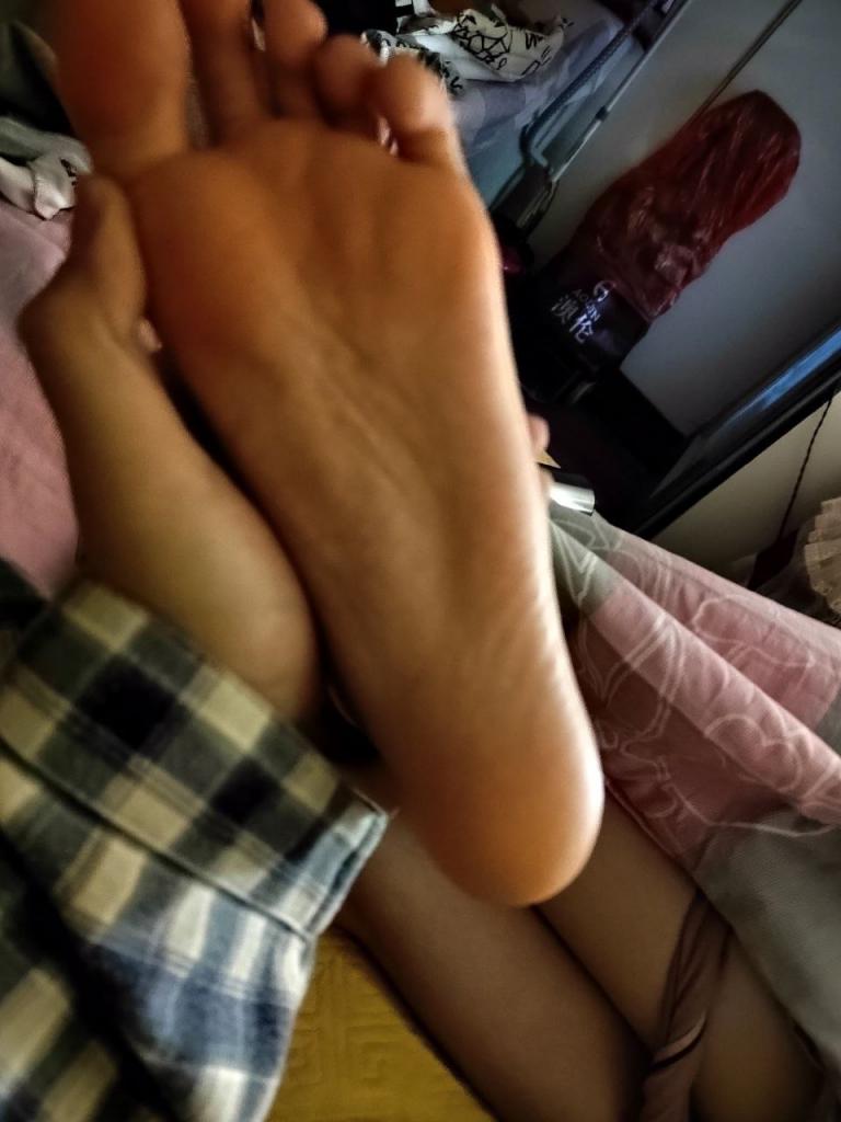 爱拍脚的小姐姐 足控福音