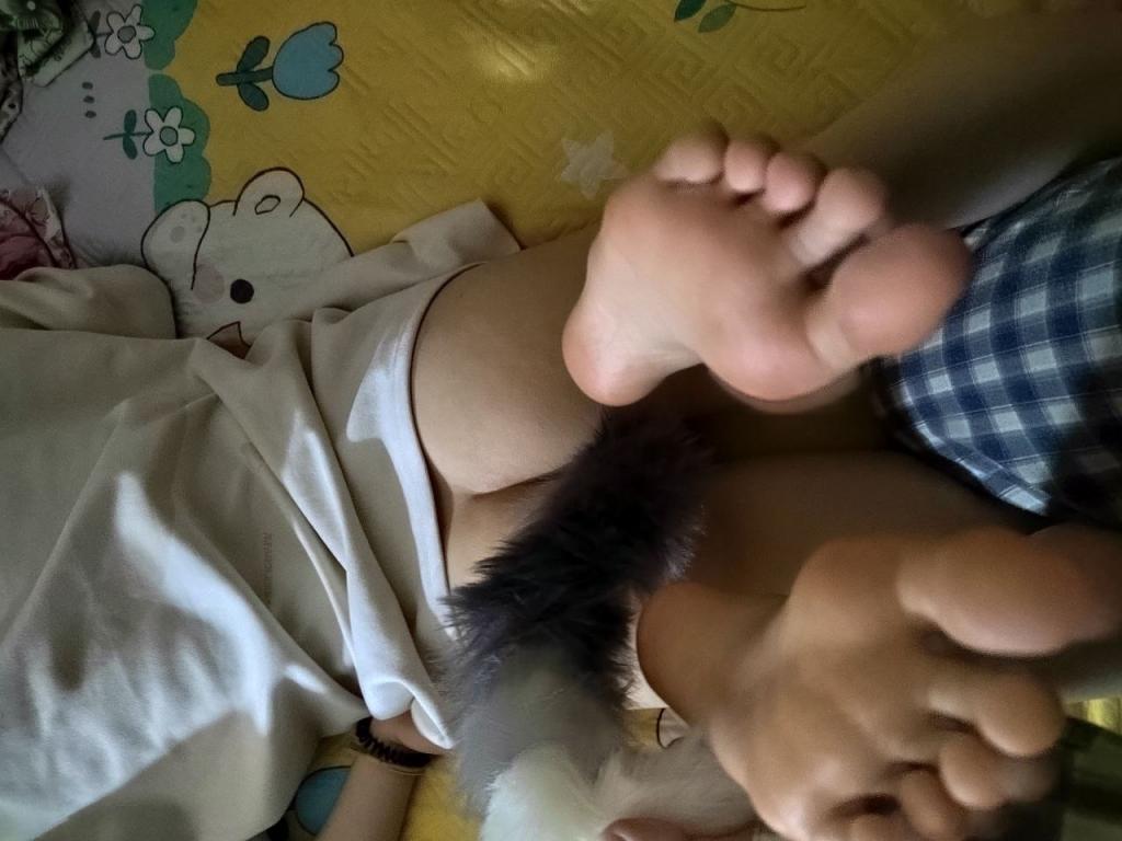 爱拍脚的小姐姐 足控福音