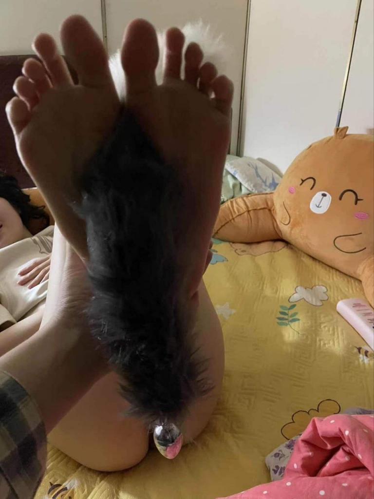 爱拍脚的小姐姐 足控福音