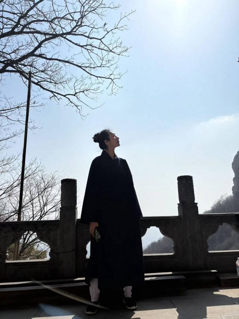 尼姑庵里藏春色.  这赛道不一般