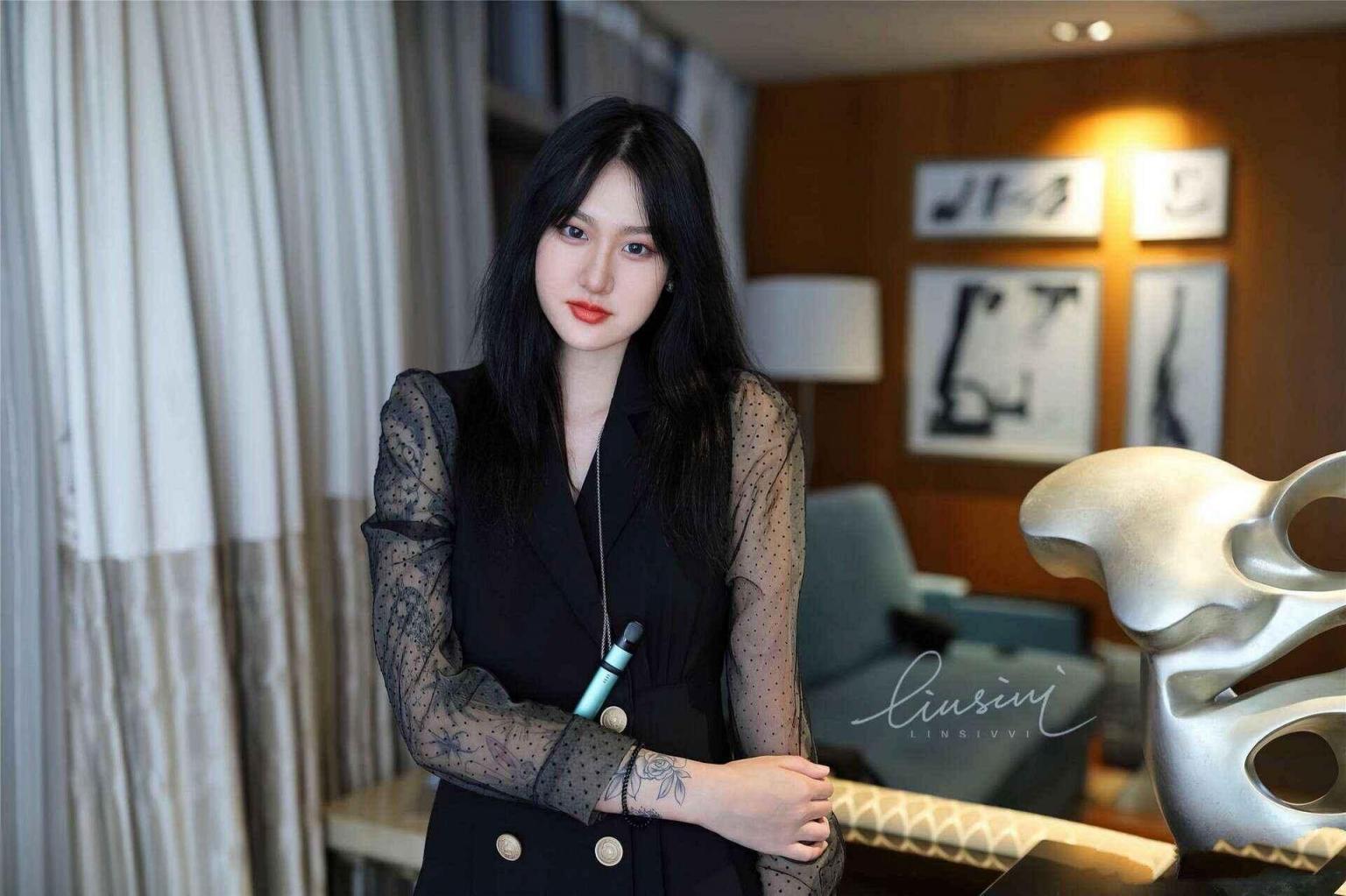 鹿鹿_大尺度露点流出