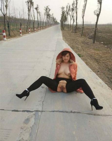 反差婊来吧，宝贝，先喂饱我这张嘴再说别的……