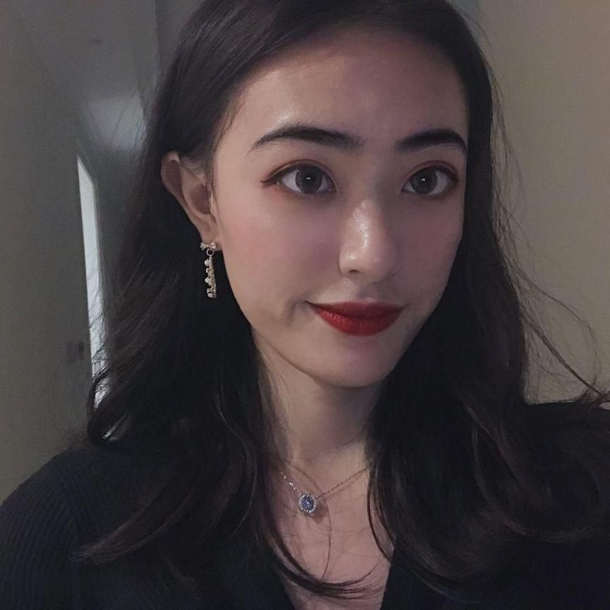 反差婊来吧，宝贝，先喂饱我这张嘴再说别的……