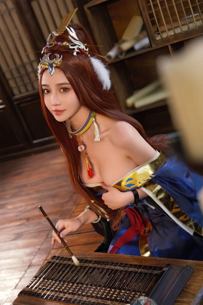 白嫩美乳古风美女