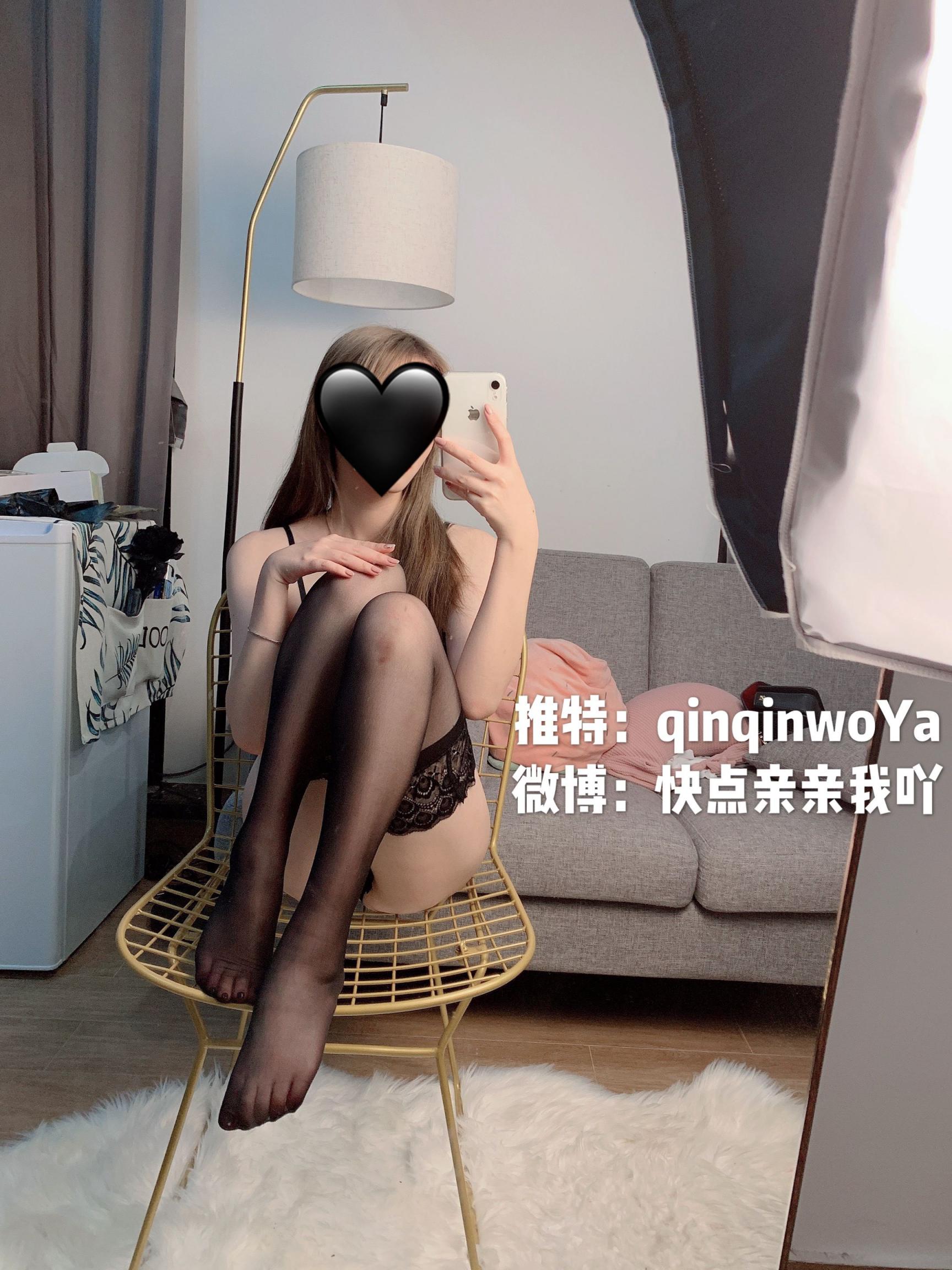 快点亲亲我呀-蕾丝连体