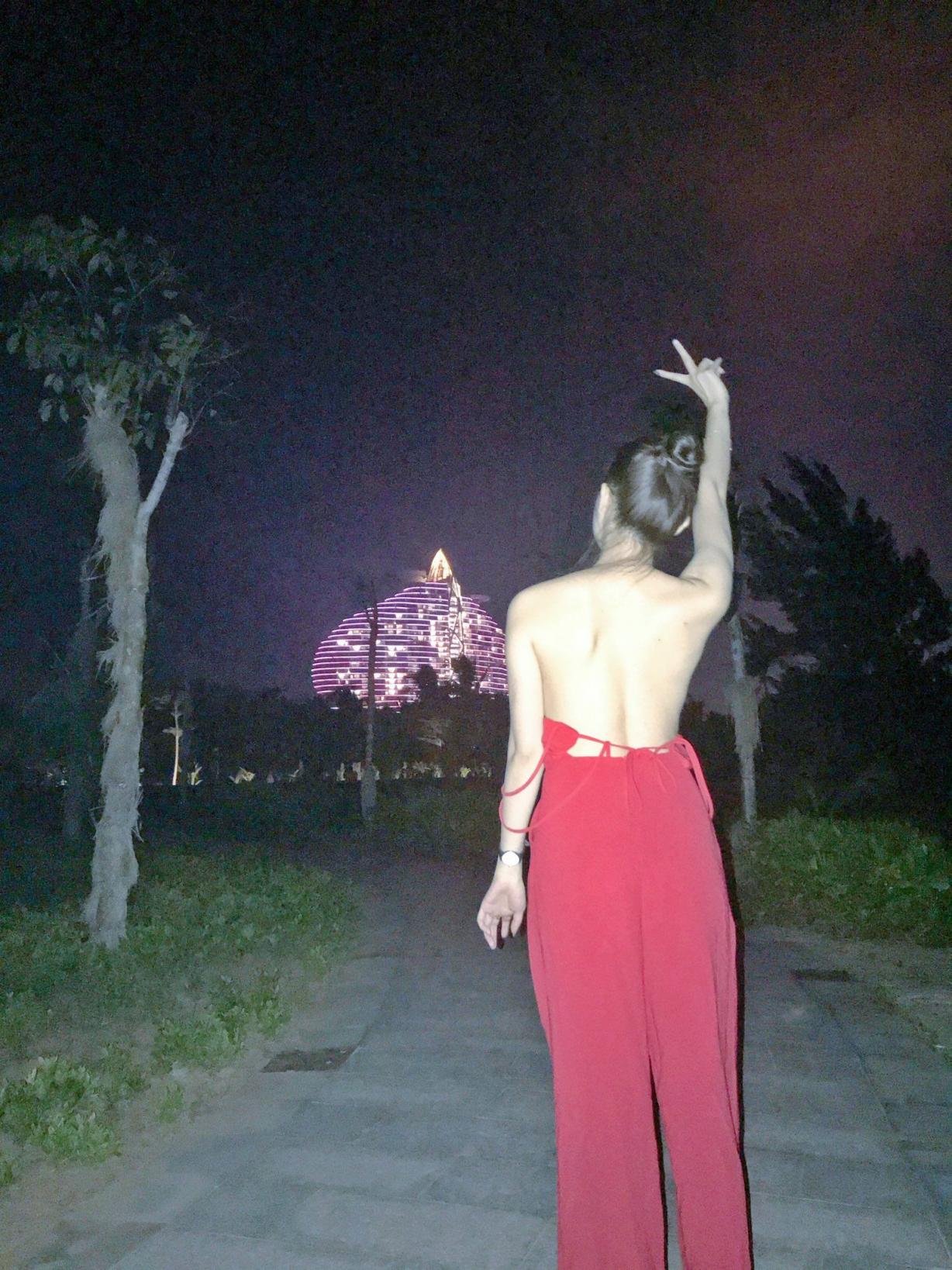 爱露出的骚母狗