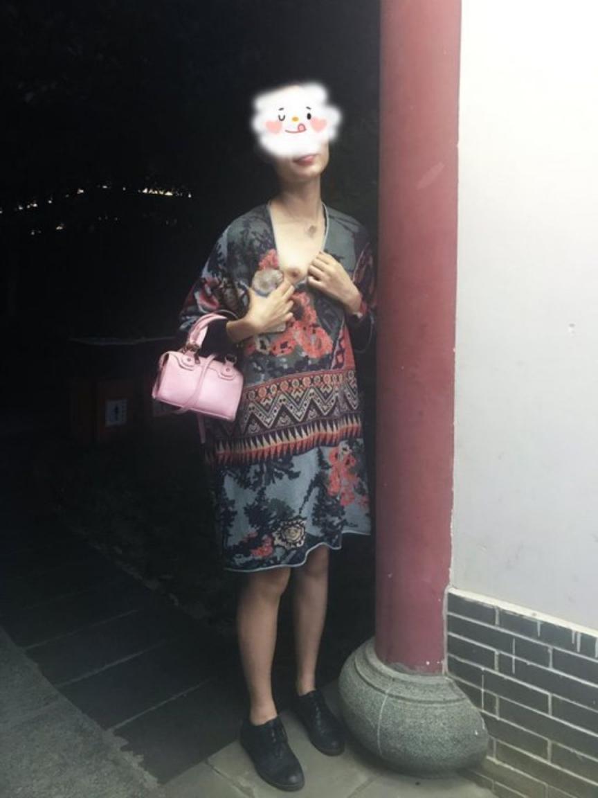 爱露出的骚母狗