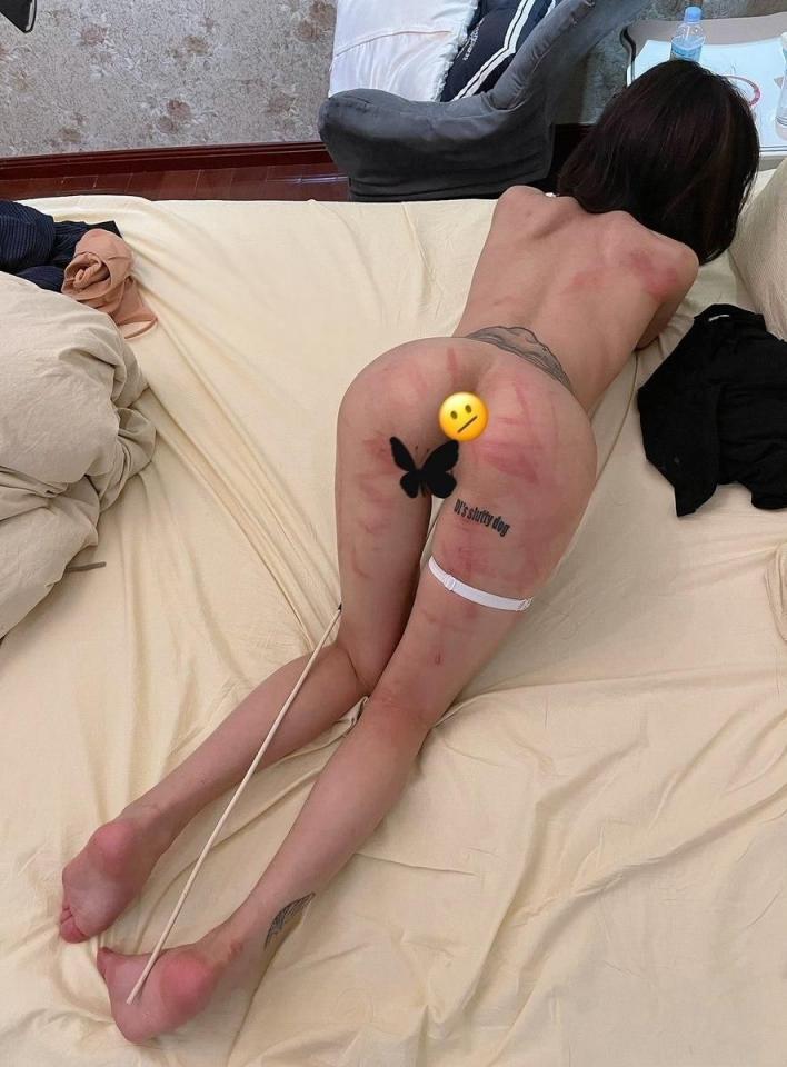 反差婊她半推半就张嘴就含了进去……