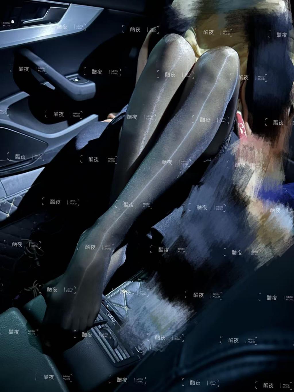 汽车里的黑丝小母狗