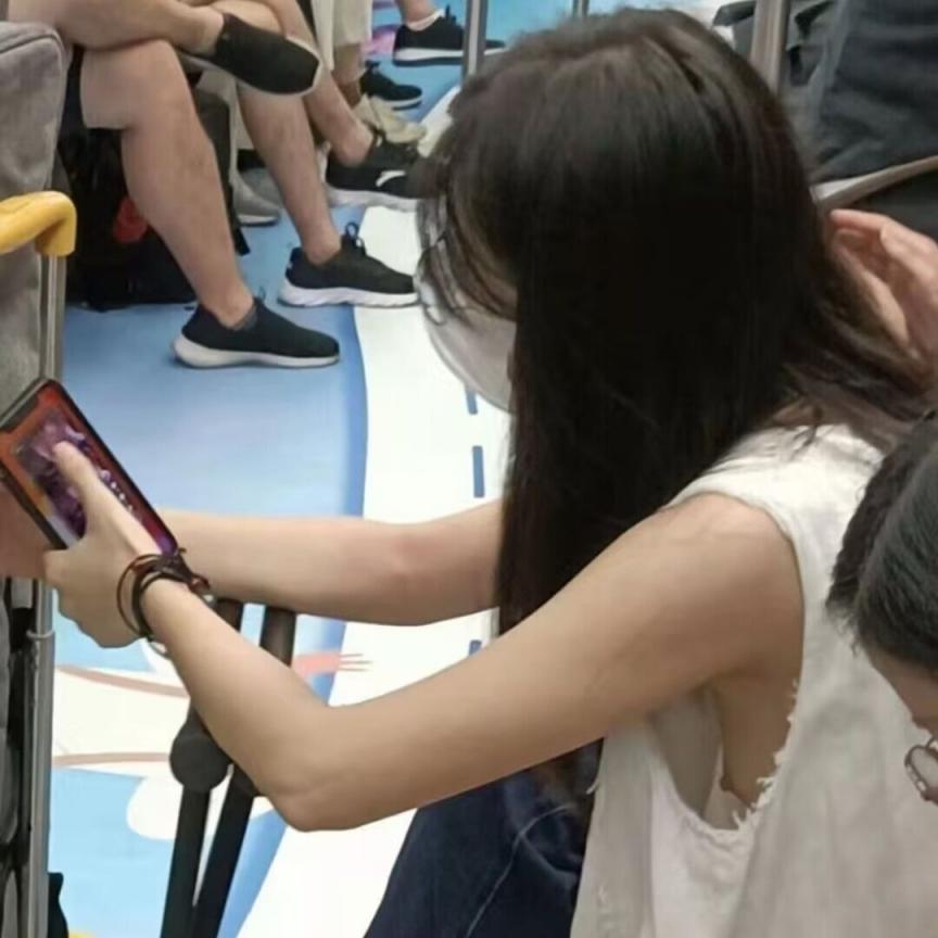 裙底风光无限美