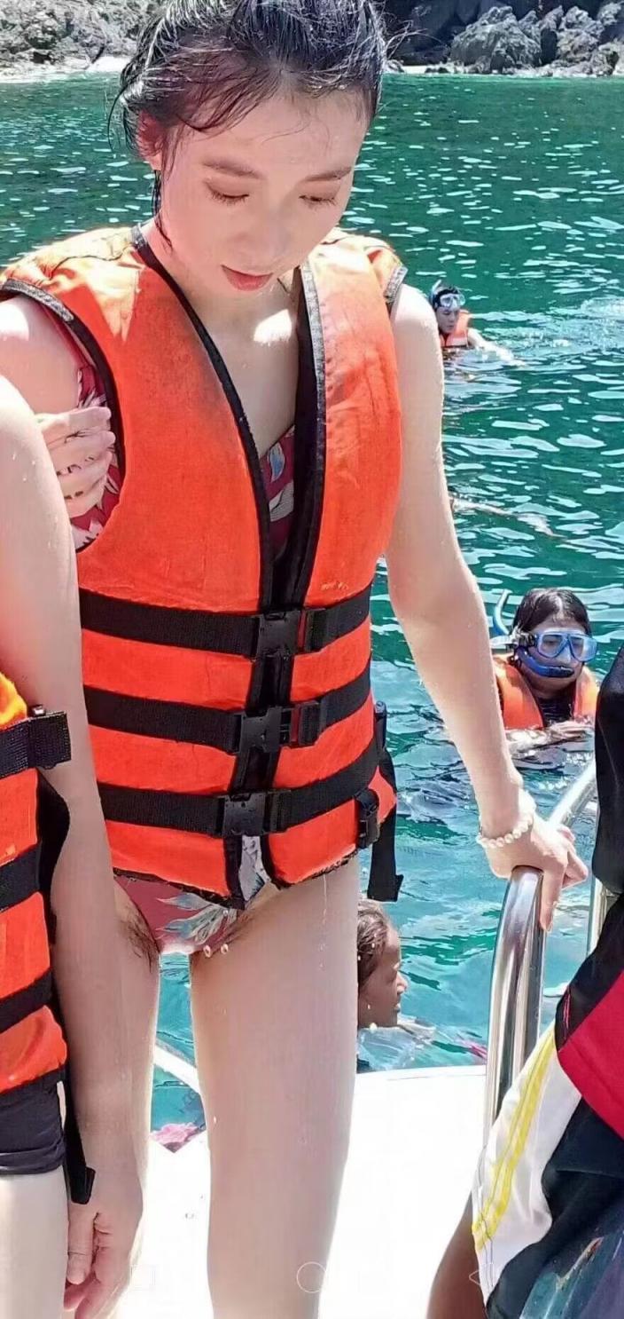 裙底风光无限美